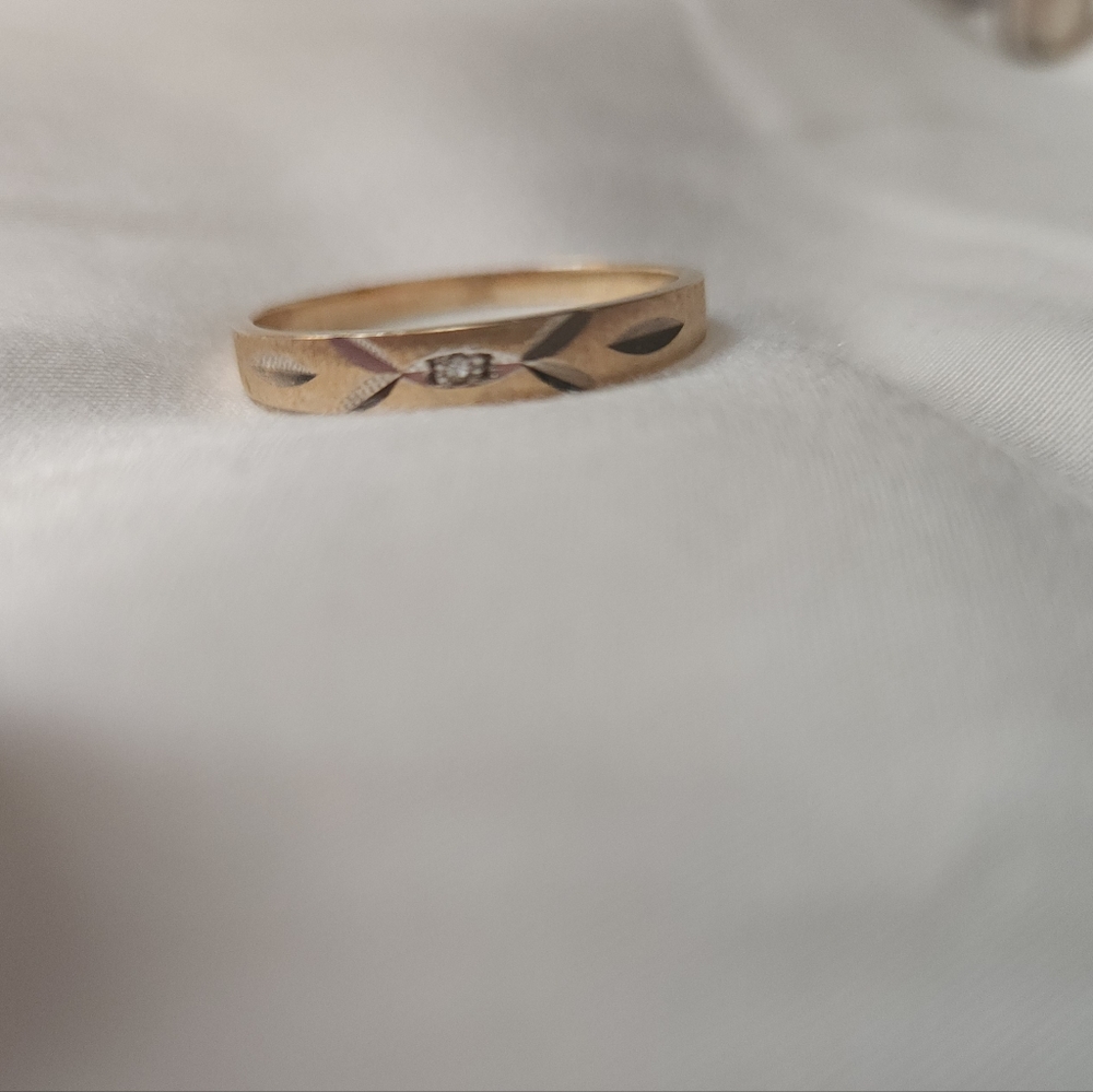 Vintage 14KT Gold Etched Diamond Men's Wedding Ring Band 1970s 1980s